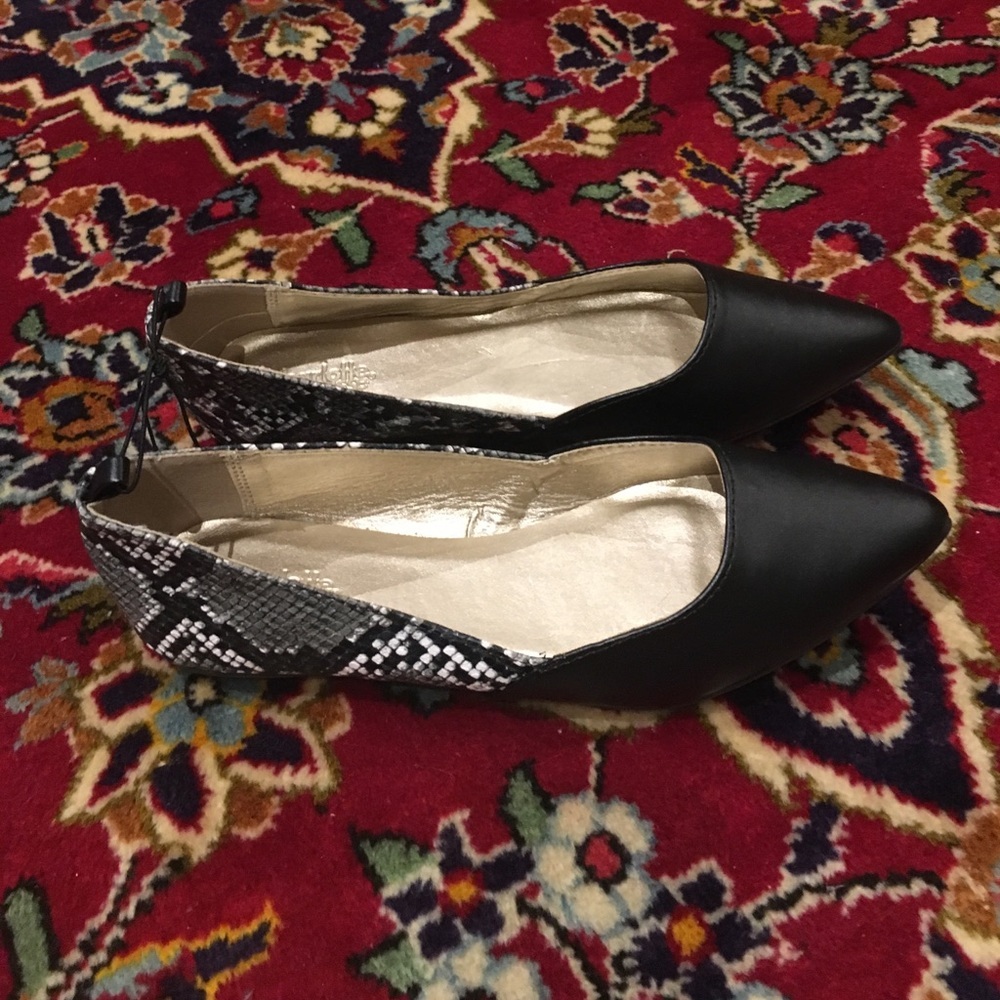 CHARLOTTE RUSSE BLACK FAUX SNAKE SKIN ANIMAL PRINT FLATS BRAND NEW WITH TAGS US7